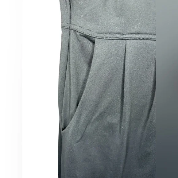 Eddie Bauer women’s BLACK Aster Crossover Tank Top
Dress size small preloved - Picture 7 of 10